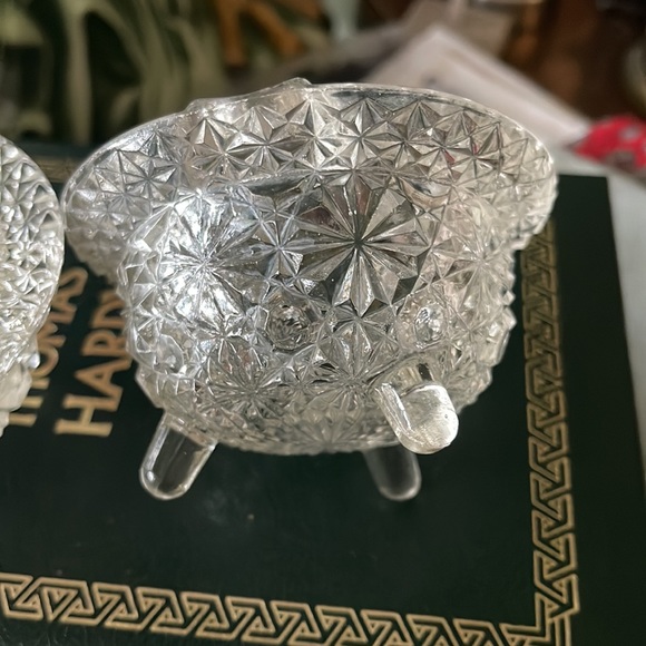 Footed cut crystal vintage ashtrays 4” by 2” very elegant difficult to capture - Picture 4 of 10